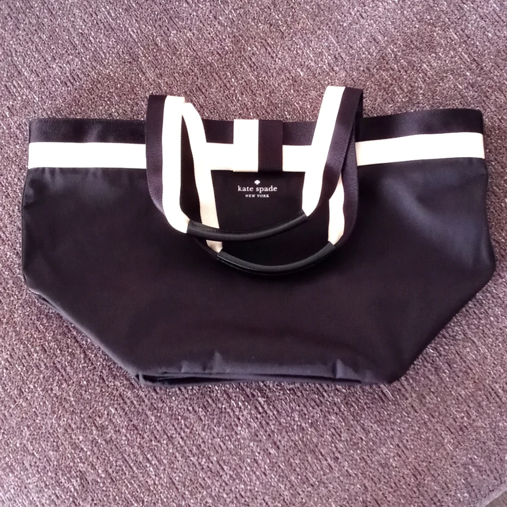 🆕/HTF 🎹Kate Spade🎹 - Barrow Street Garri Tote